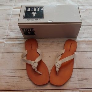 NEW IN BOX FRYE FLIP FLOPS WHITE 8.5M PERRY KNOT